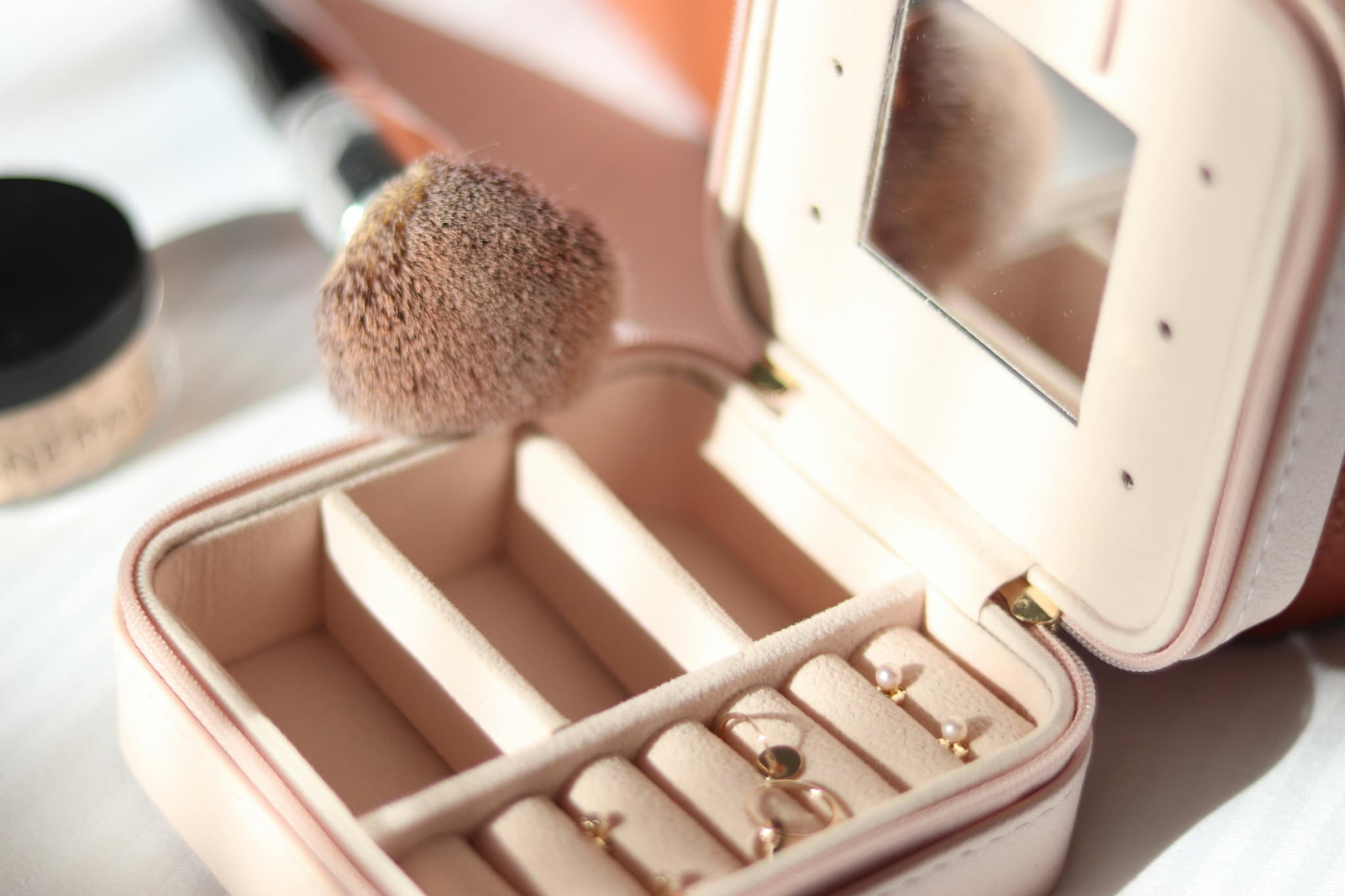 How a Jewelry Box Manufacturer Helps Build Brand Identity
