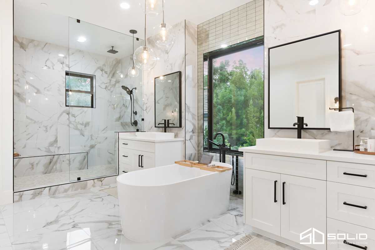 Walk-in showers &amp; tub-to-shower conversions Ellicott City MD for Safer, More Spacious Bathrooms