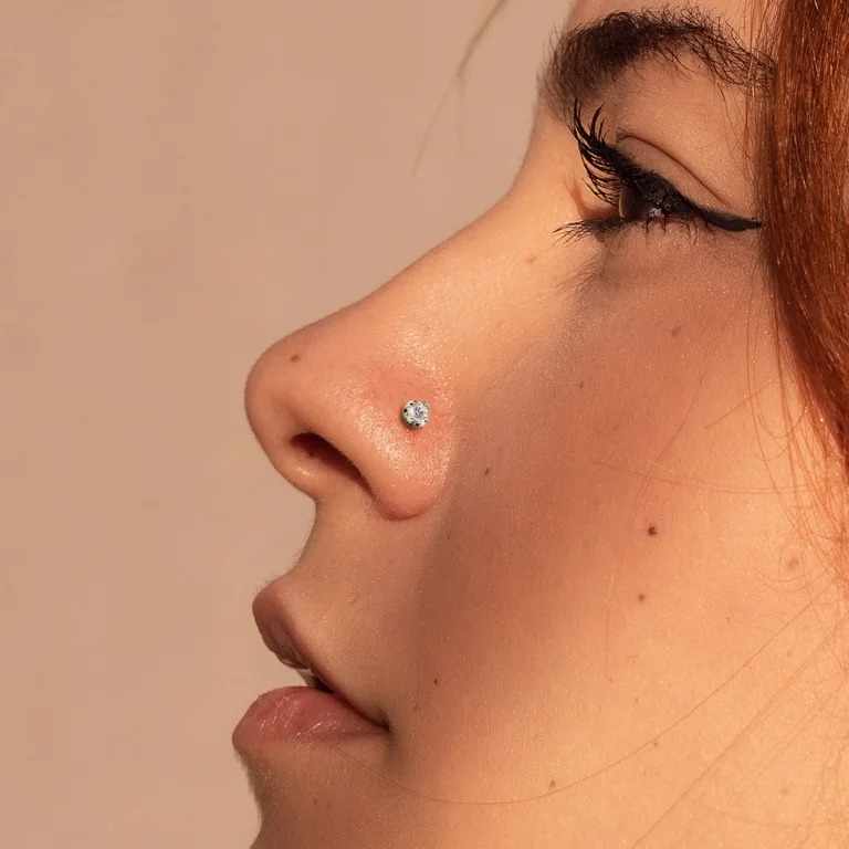 Minimalist 18ct Gold Nose Stud for Women with Signature Swiss Craftsmanship