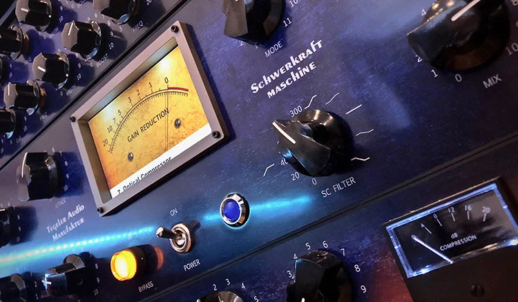 Online Audio Mastering for Polished and Dynamic Tracks