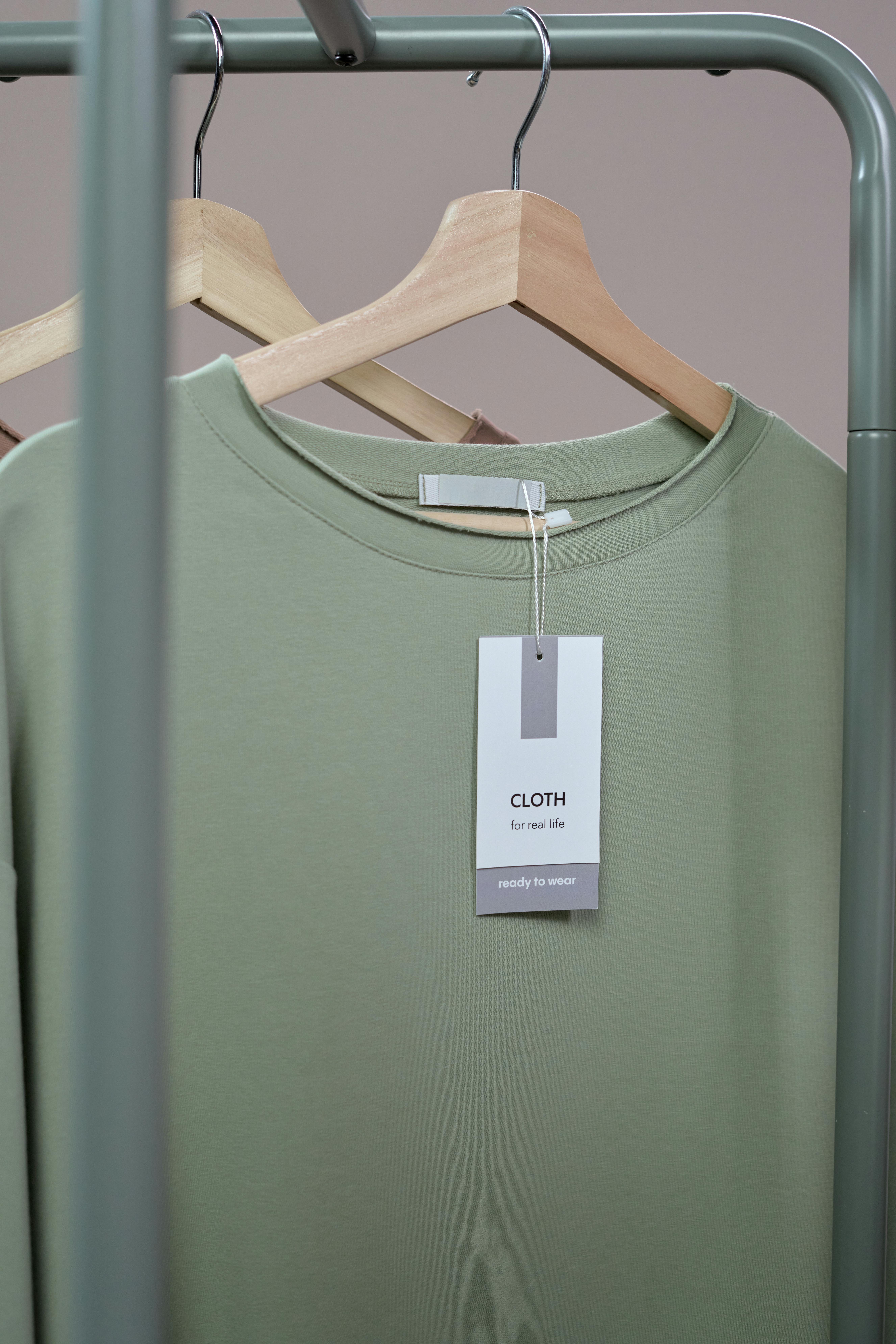 How to Style a Crew Neck Sweatshirt for Streetwear