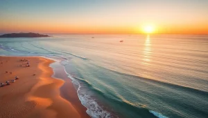 Pôr-do-sol deslumbrante na Praia de Paripueira, com águas-turquesa e areias douradas repletas de banhistas.